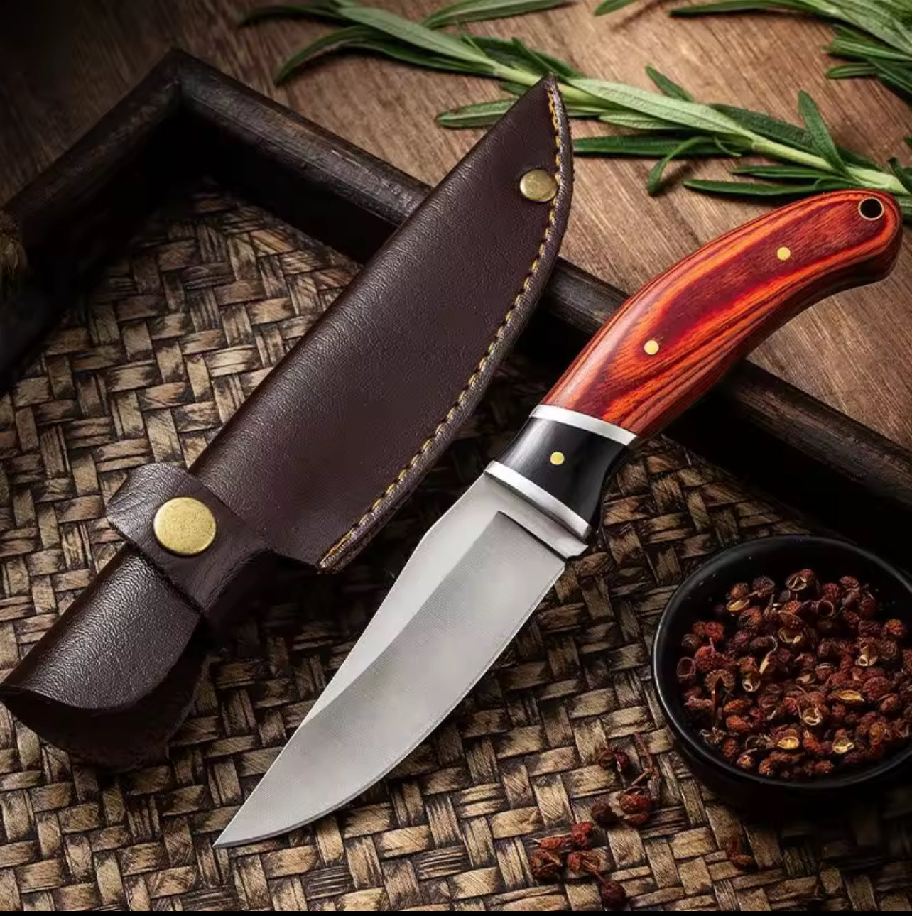 Couteau de Chasse avec Étui en Cuir – Lame 8,8 cm | Manche Bois Design