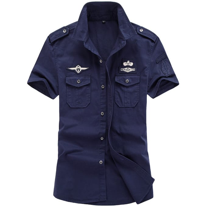 Chemise militaire à manches courtes avec écussons de l’armée de l’air