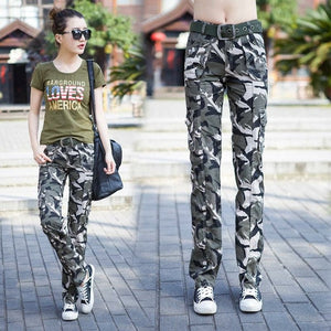 Treillis militaire femme de camouflage